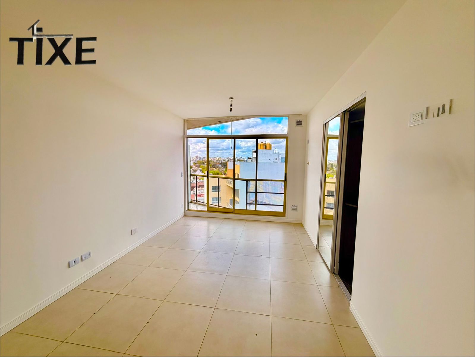 Saavedra. Excelente unidad piso alto con vistas, balcón y full amenities. Bajas expensas. — foto 3