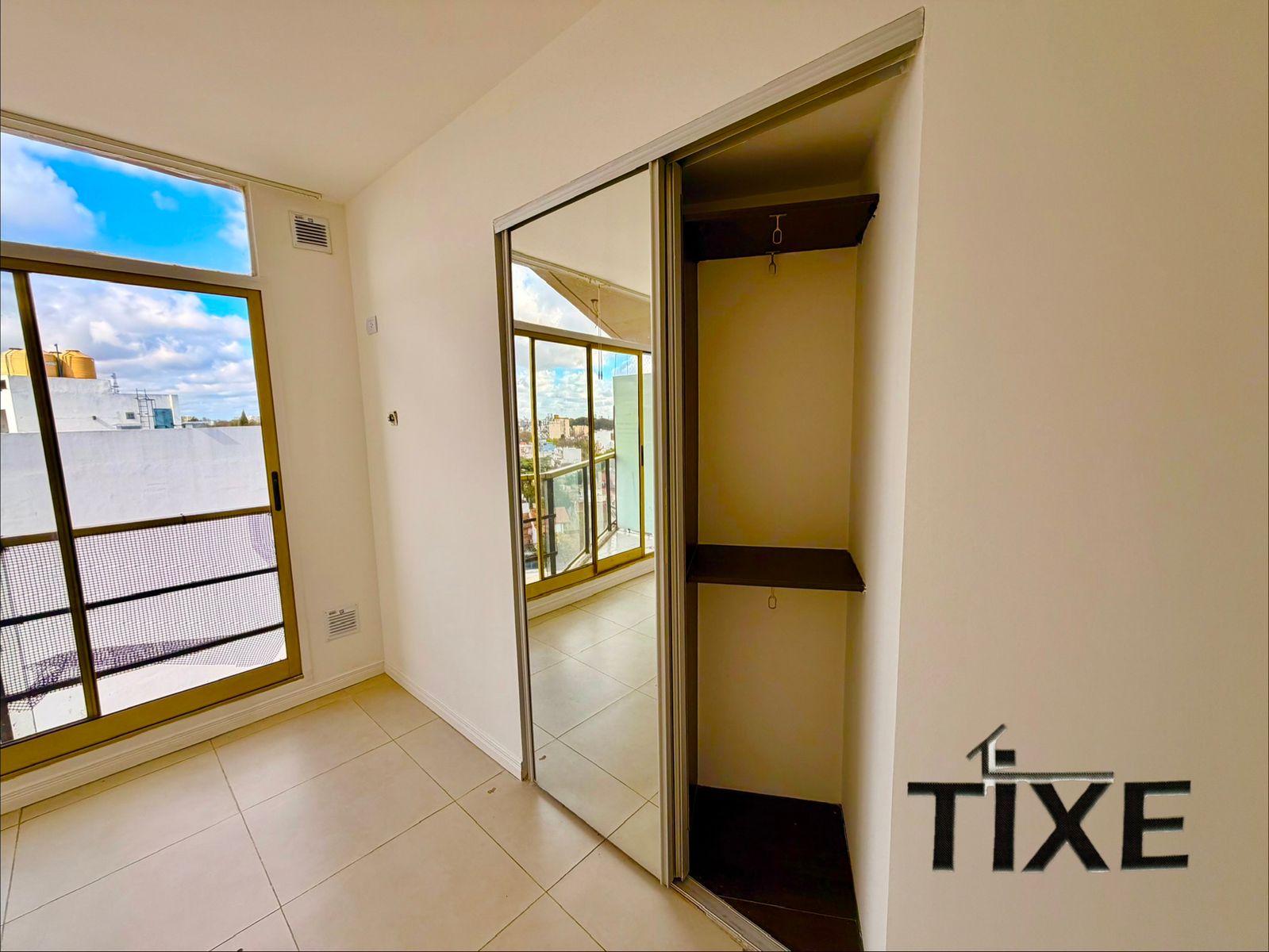 Saavedra. Excelente unidad piso alto con vistas, balcón y full amenities. Bajas expensas. — foto 6
