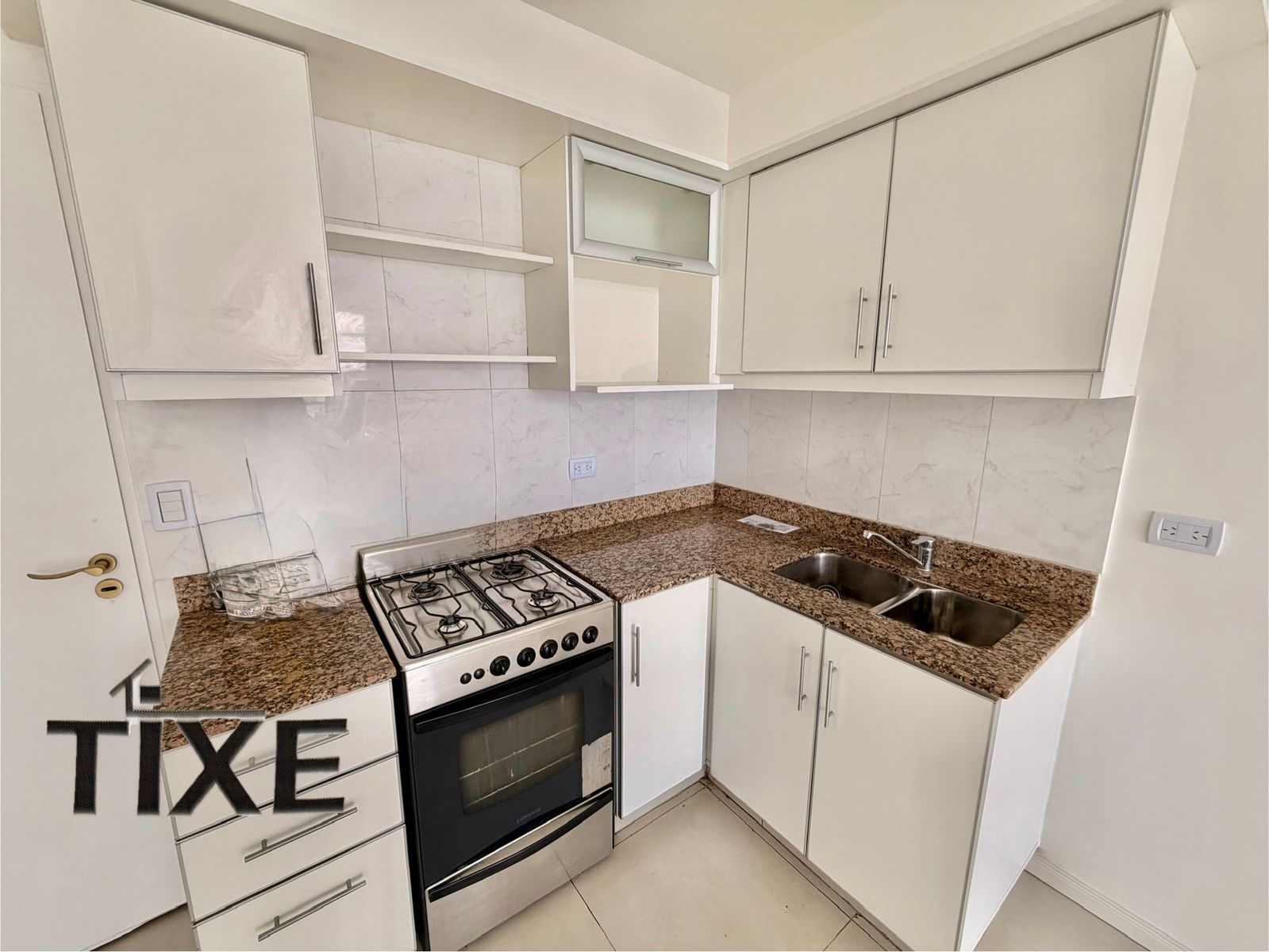 Saavedra. Excelente unidad piso alto con vistas, balcón y full amenities. Bajas expensas. — foto 8