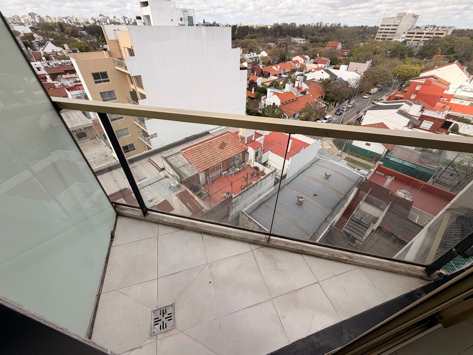 Saavedra. Excelente unidad piso alto con vistas, balcón y full amenities. Bajas expensas. — foto 10