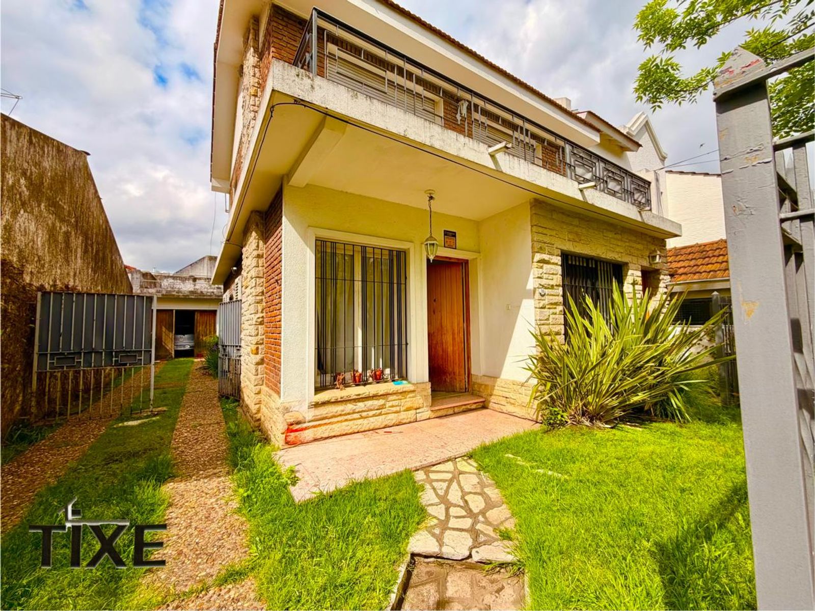 Ohiggins y Carvajal. Lote propio. Casa en PB c/ jardín y Depto independiente 2 Amb. c/ terraza. — foto 2