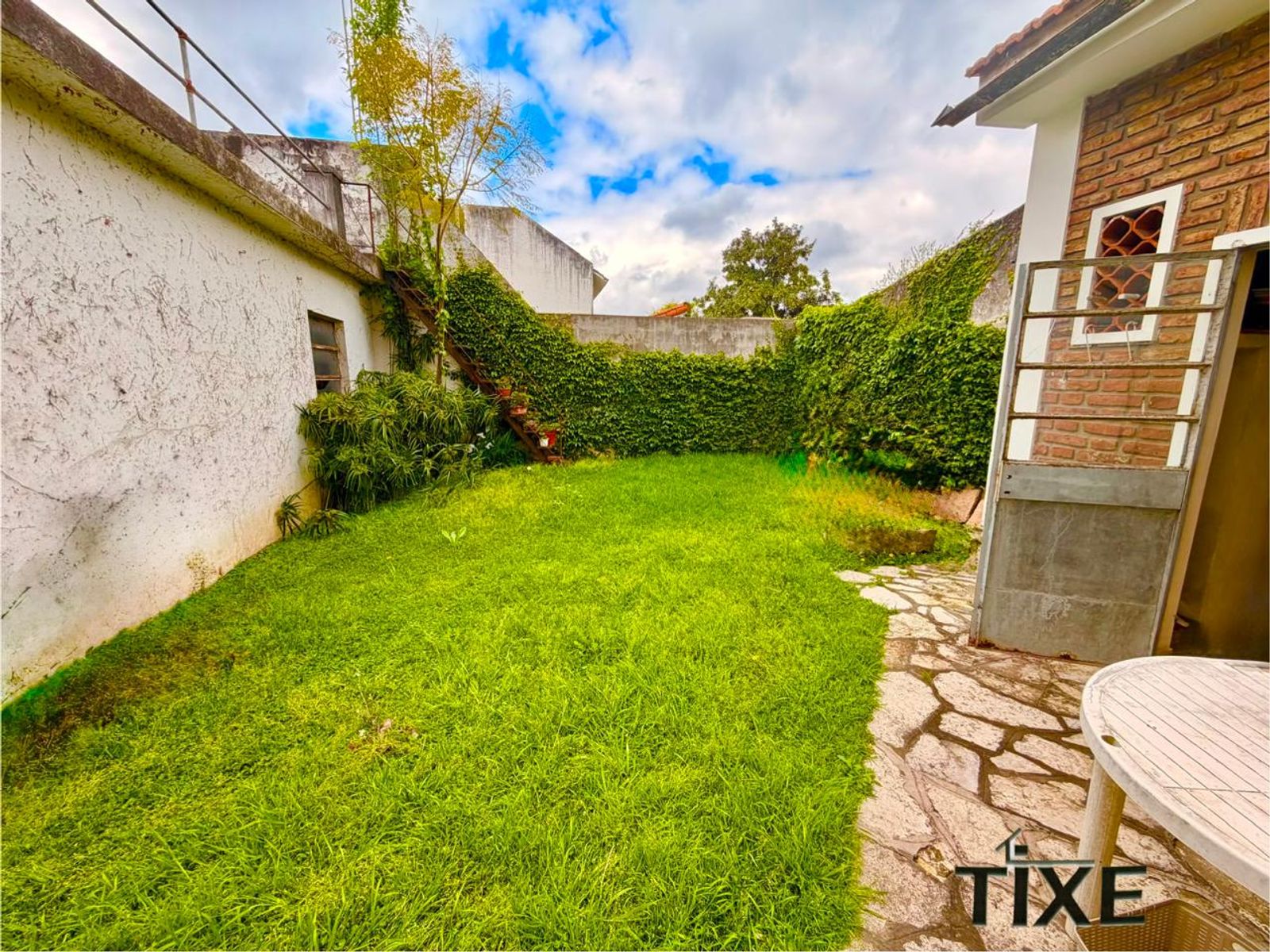 Ohiggins y Carvajal. Lote propio. Casa en PB c/ jardín y Depto independiente 2 Amb. c/ terraza. — foto 3