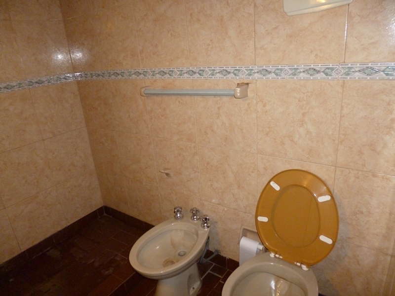 IMPORTANTE PROPIEDAD CUENTA CON CASA PRINCIPAL, UN LOCAL COMERCIAL Y UN DEPARTAMENTO. — foto 10