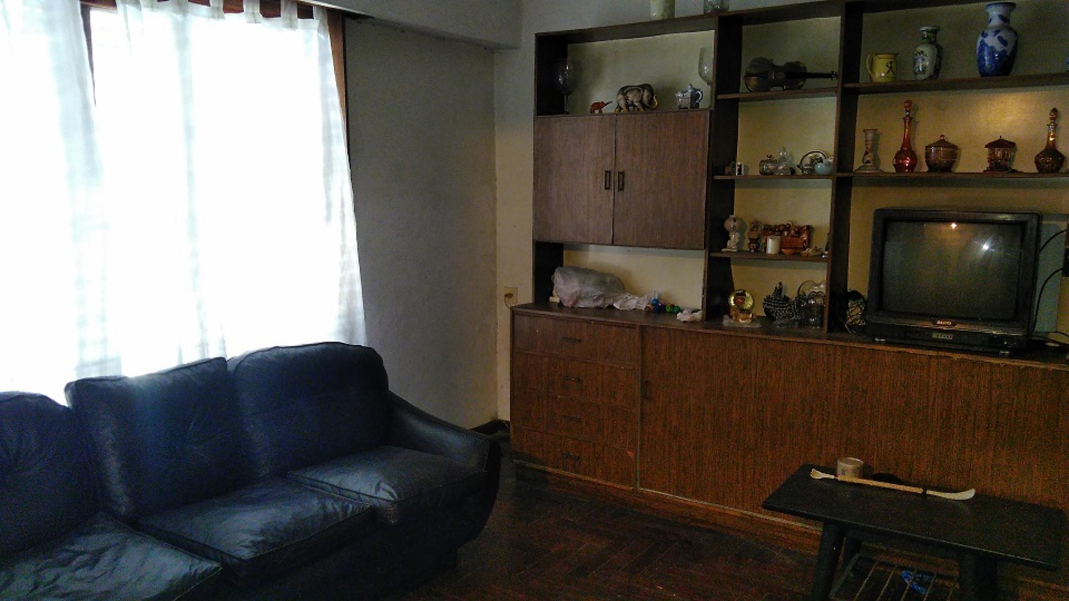Casa con cochera, jardín y terraza, excelente ubicación