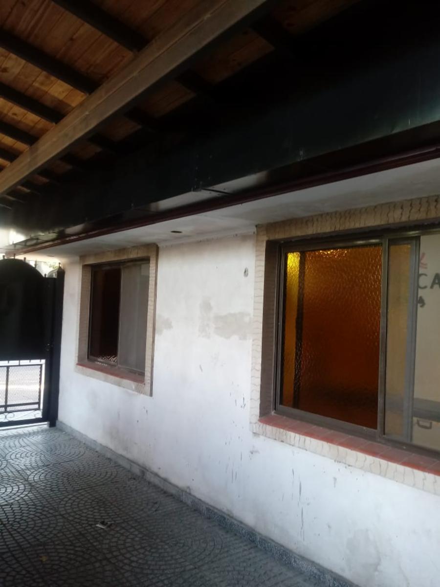 CASA EN VENTA 5 AMBIENTES