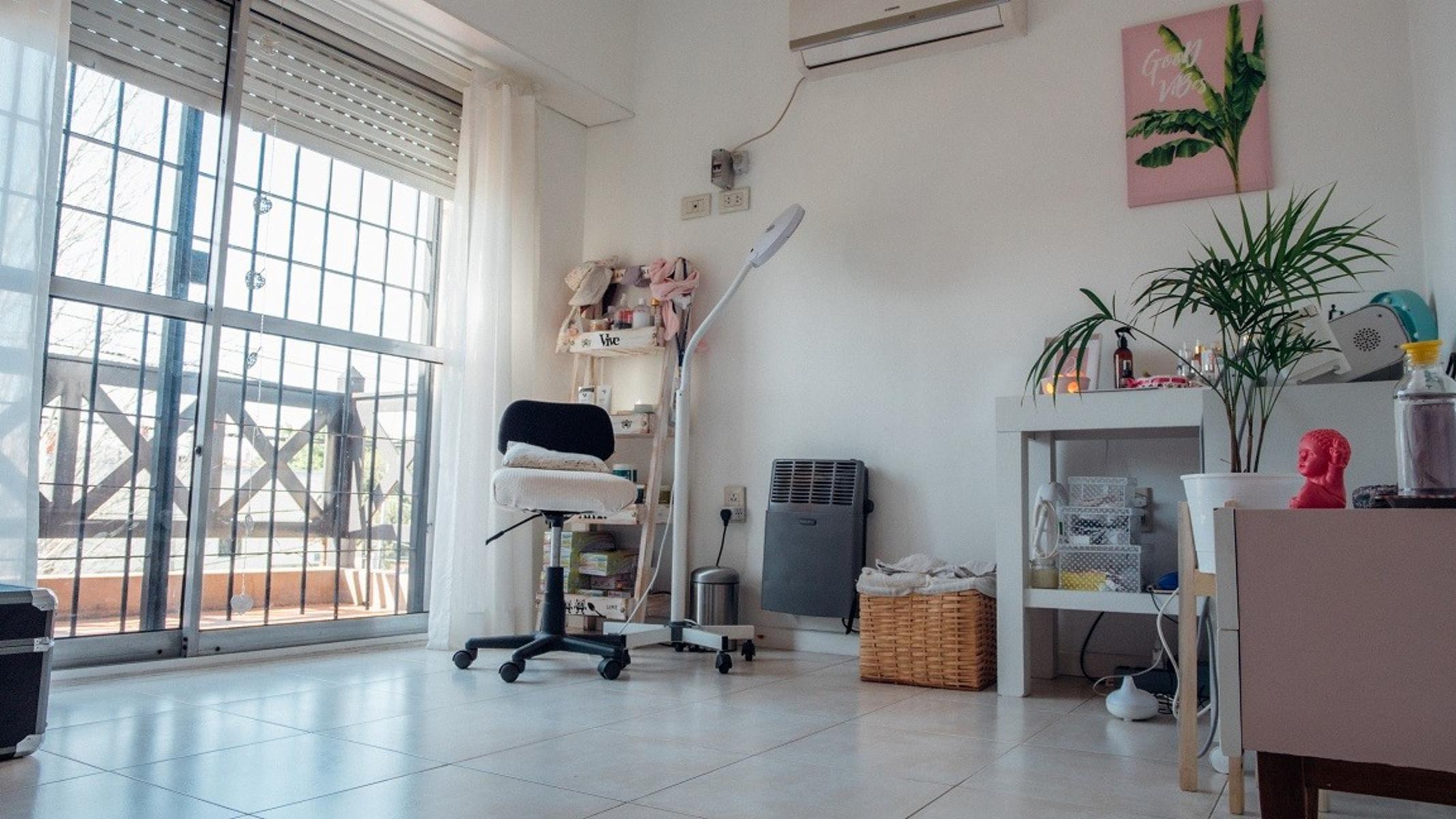 Excelente casa 4 ambientes cochera y fondo libre zona Gerli — foto 3