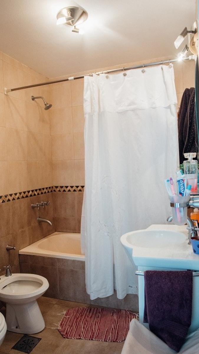 Excelente casa 4 ambientes cochera y fondo libre zona Gerli — foto 11