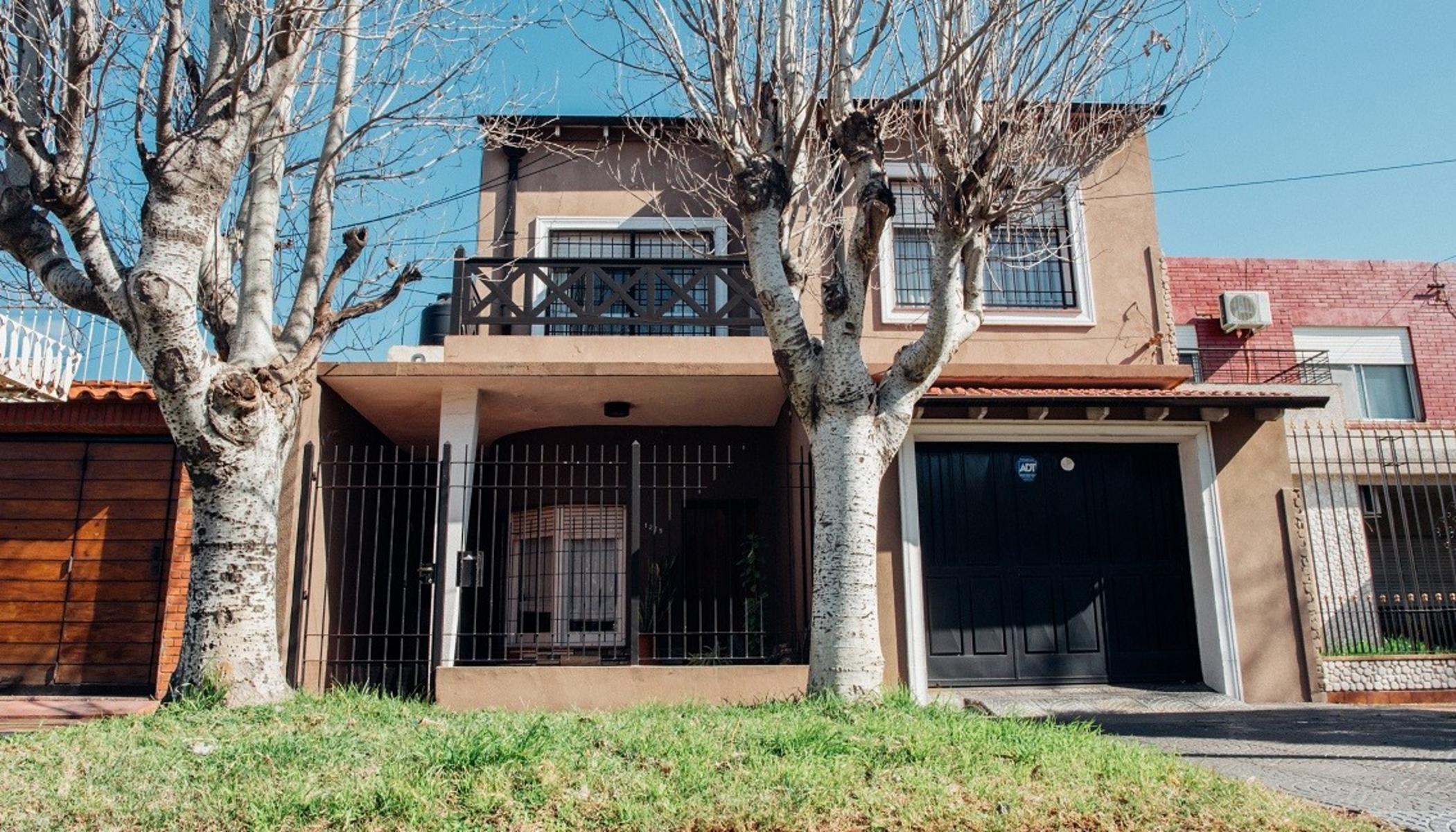 Excelente casa 4 ambientes cochera y fondo libre zona Gerli — foto 13