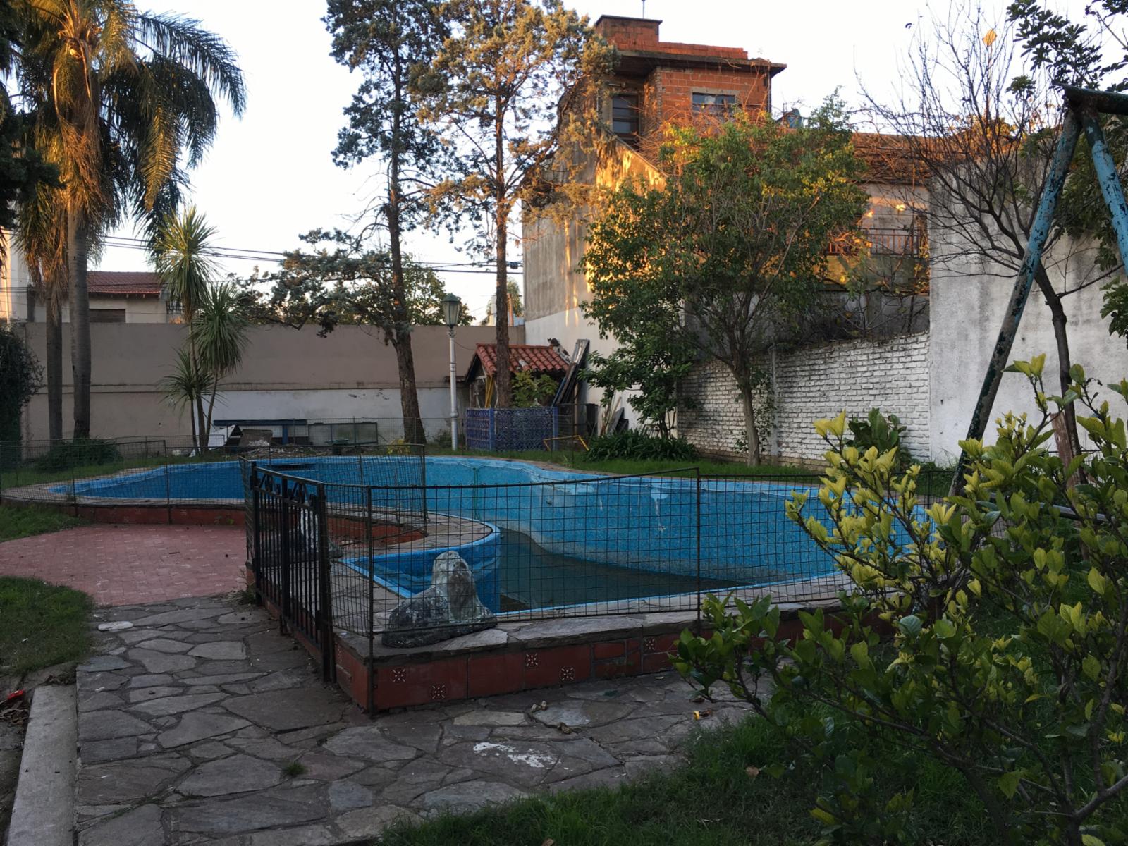 VENTA - LA TABLADA - EXCELENTE TERRENO 10m x 31,30m - CON PISCINA - 1