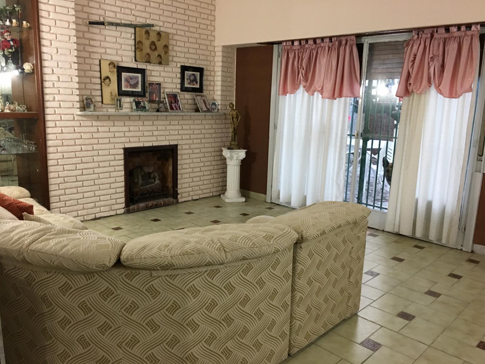 VENTA - LA TABLADA - CASA MULTIFAMILIAR - SOBRE LOTE DE 10 x 31.30 - (POSIBILIDAD DE ANEXAR OTRO LOTE DE 10 x 31.30 CON PISCINA - SALIENDO A DOS CALLES) — foto 3