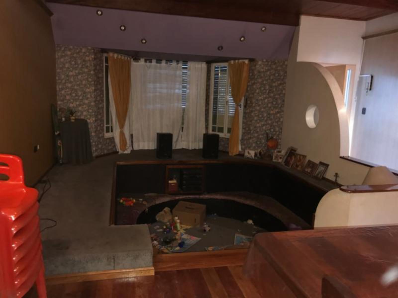 VENTA - VILLA MADERO - CASA DE 5 AMBIENTES CON QUINCHO y GARAJE PASANTE — foto 2