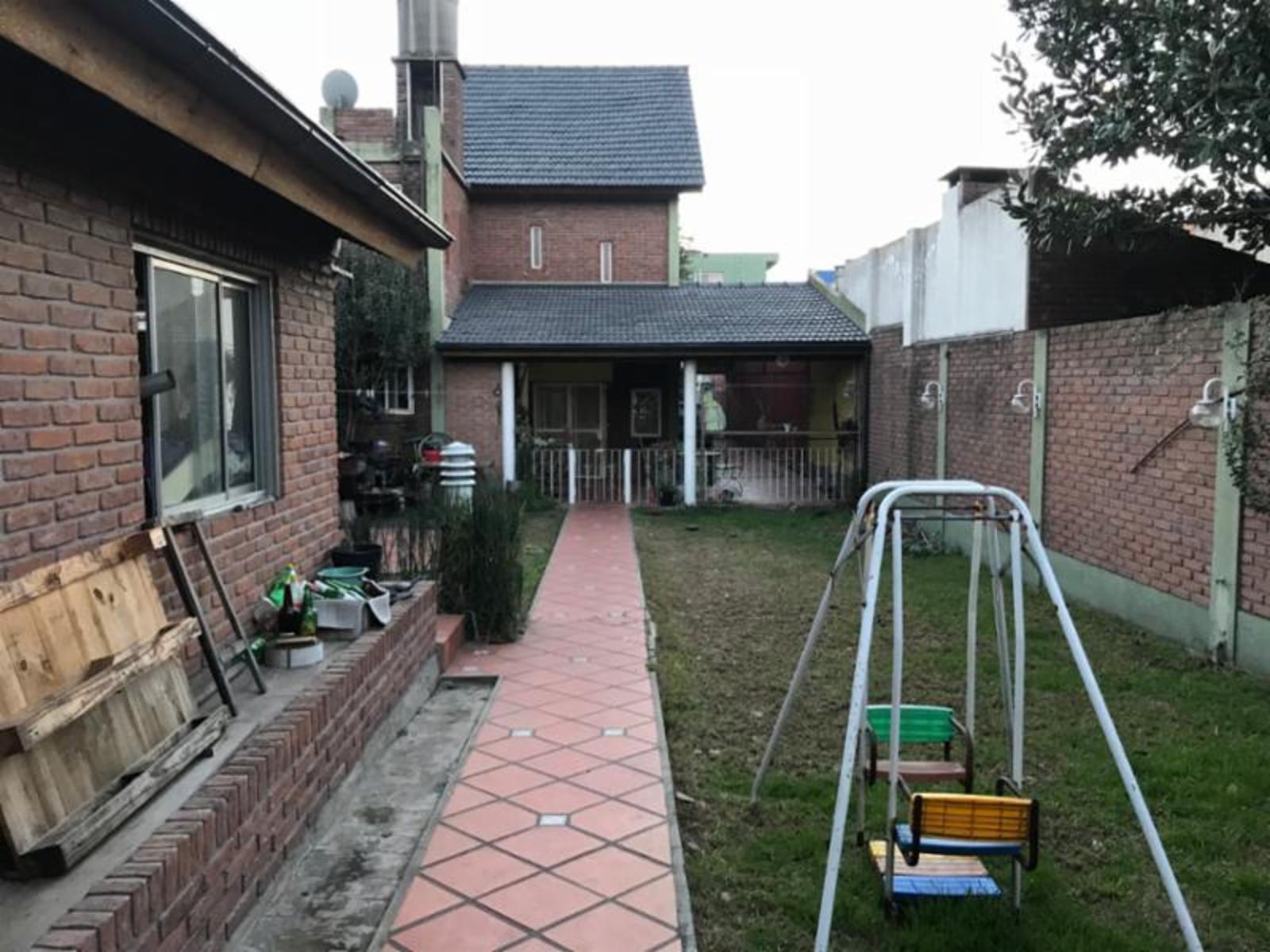 VENTA - VILLA MADERO - CASA DE 5 AMBIENTES CON QUINCHO y GARAJE PASANTE — foto 12
