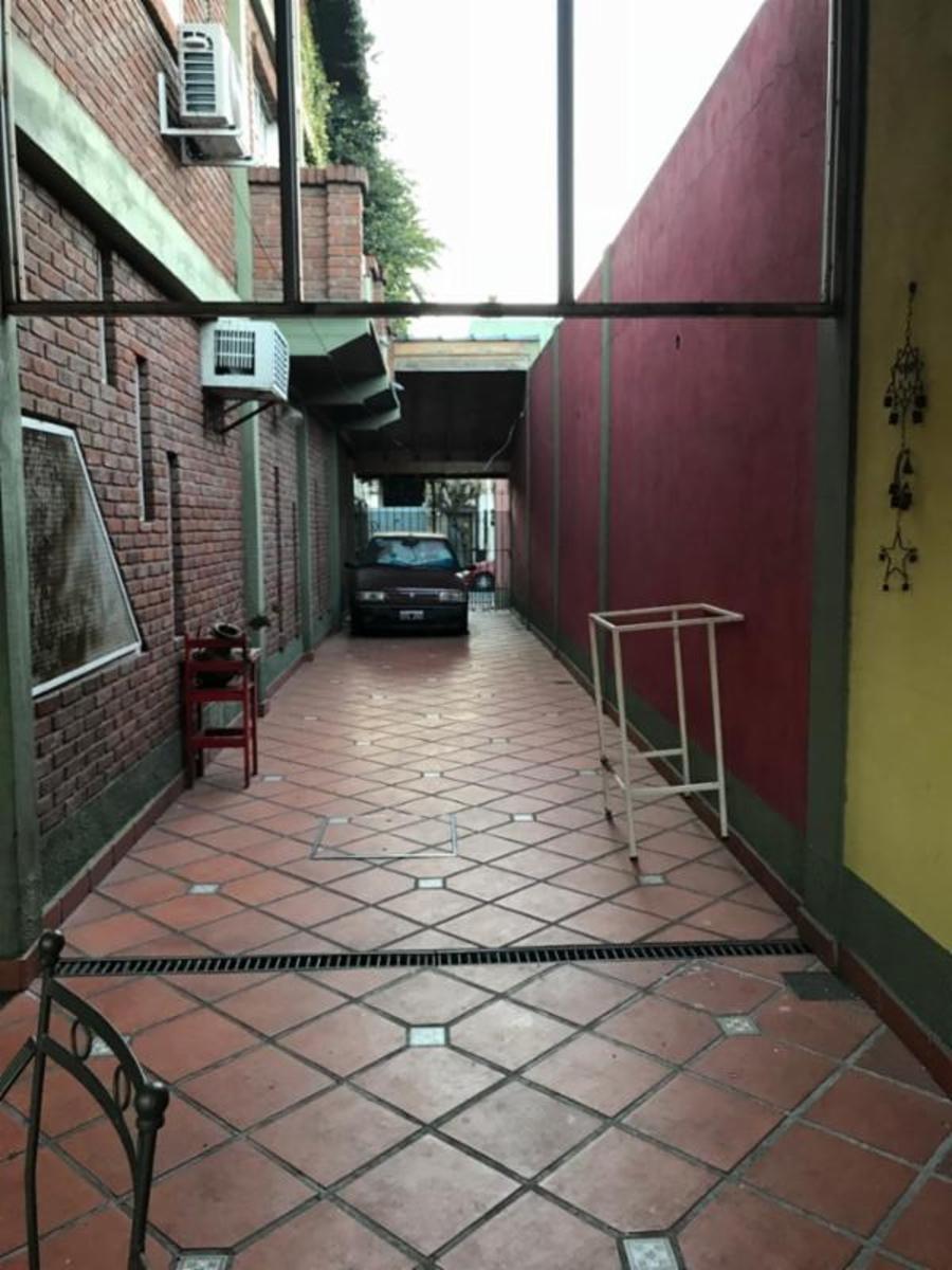 VENTA - VILLA MADERO - CASA DE 5 AMBIENTES CON QUINCHO y GARAJE PASANTE — foto 13