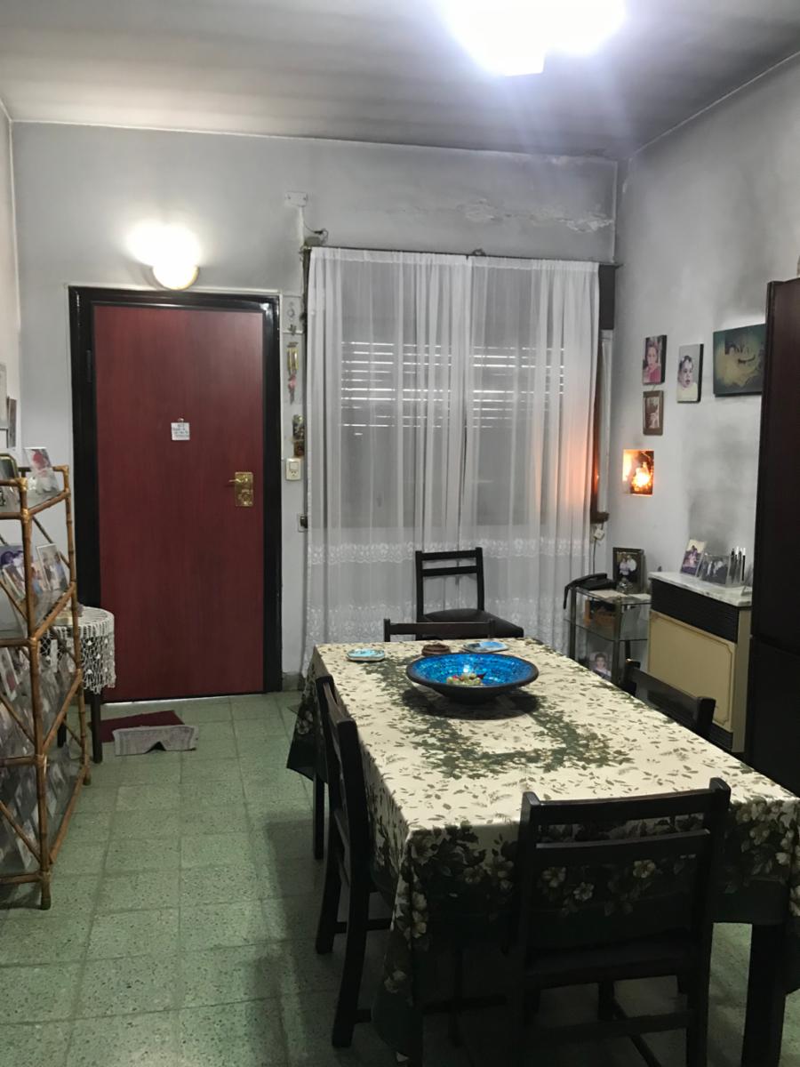 VENTA - CASA - VILLA MADERO - 3 AMBIENTES CON GARAJE , QUINCHO CON PARRILLA y BAÑO - FONDO LIBRE - SOBRE LOTE DE 8.66 x 43.30