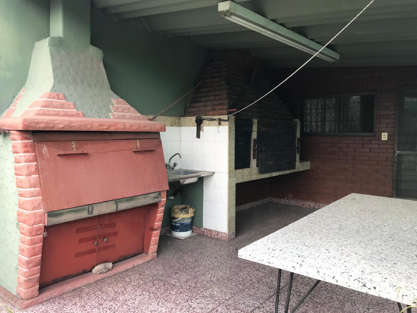 VENTA - CASA - VILLA MADERO - 3 AMBIENTES CON GARAJE , QUINCHO CON PARRILLA y BAÑO - FONDO LIBRE - SOBRE LOTE DE 8.66 x 43.30 — foto 9