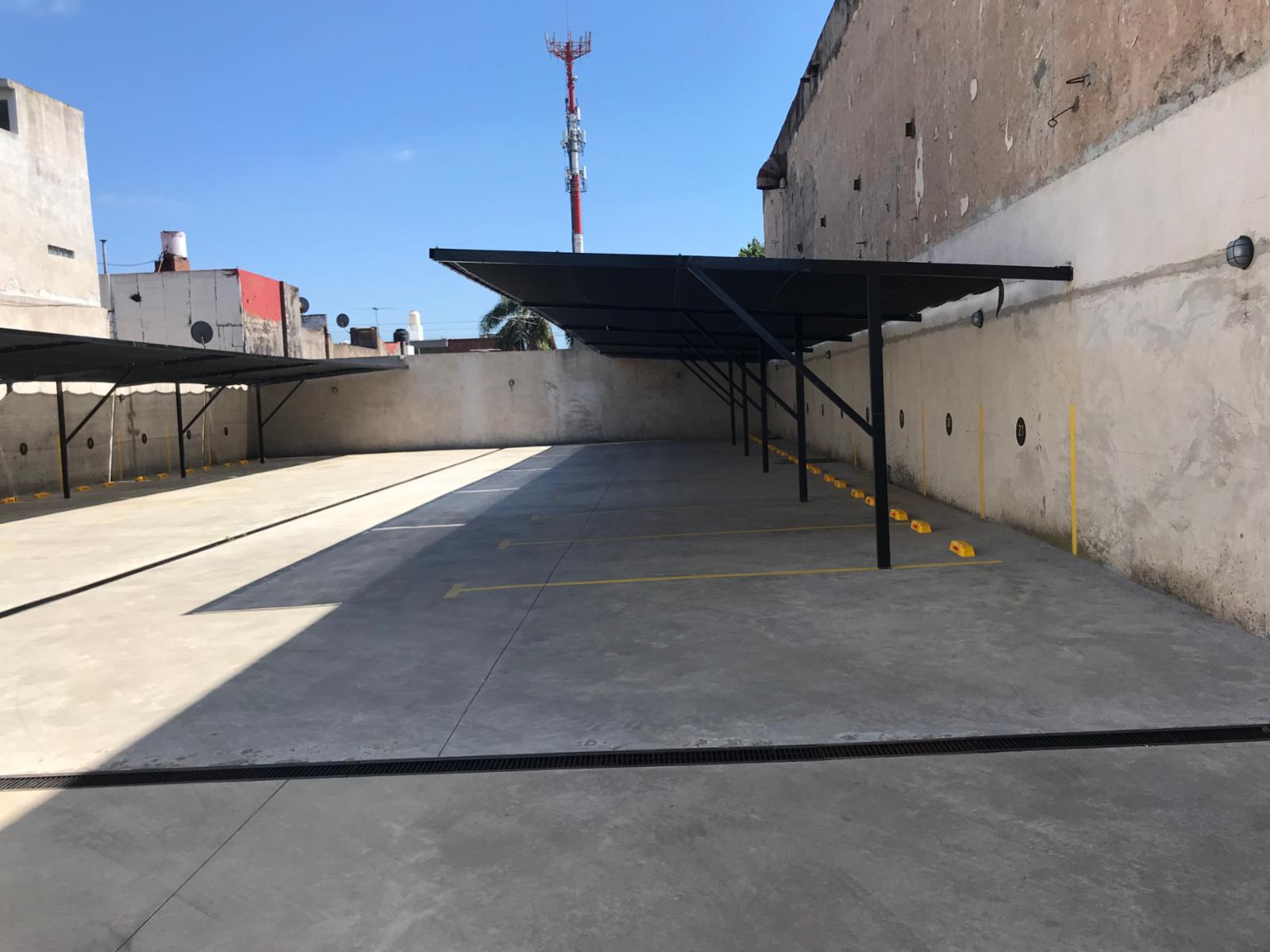 ALQUILER - VILLA MADERO - PLAYA DE ESTACIONAMIENTO LISTA PARA FUNCIONAR - SOBRE AVDA CROVARA - 2