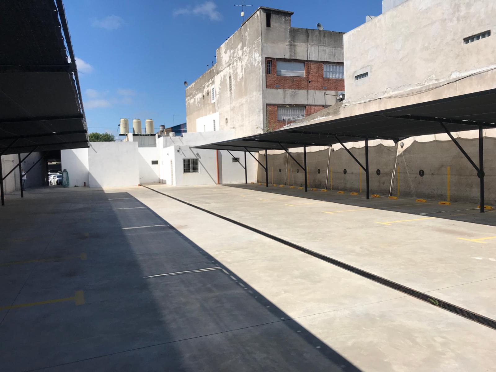 ALQUILER - VILLA MADERO - PLAYA DE ESTACIONAMIENTO LISTA PARA FUNCIONAR - SOBRE AVDA CROVARA - 4