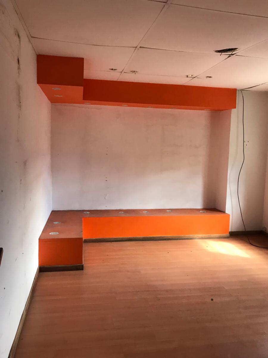 ALQUILER - LOMAS DEL MIRADOR - GALPON CON OFICINAS - UN PLANTA - 9