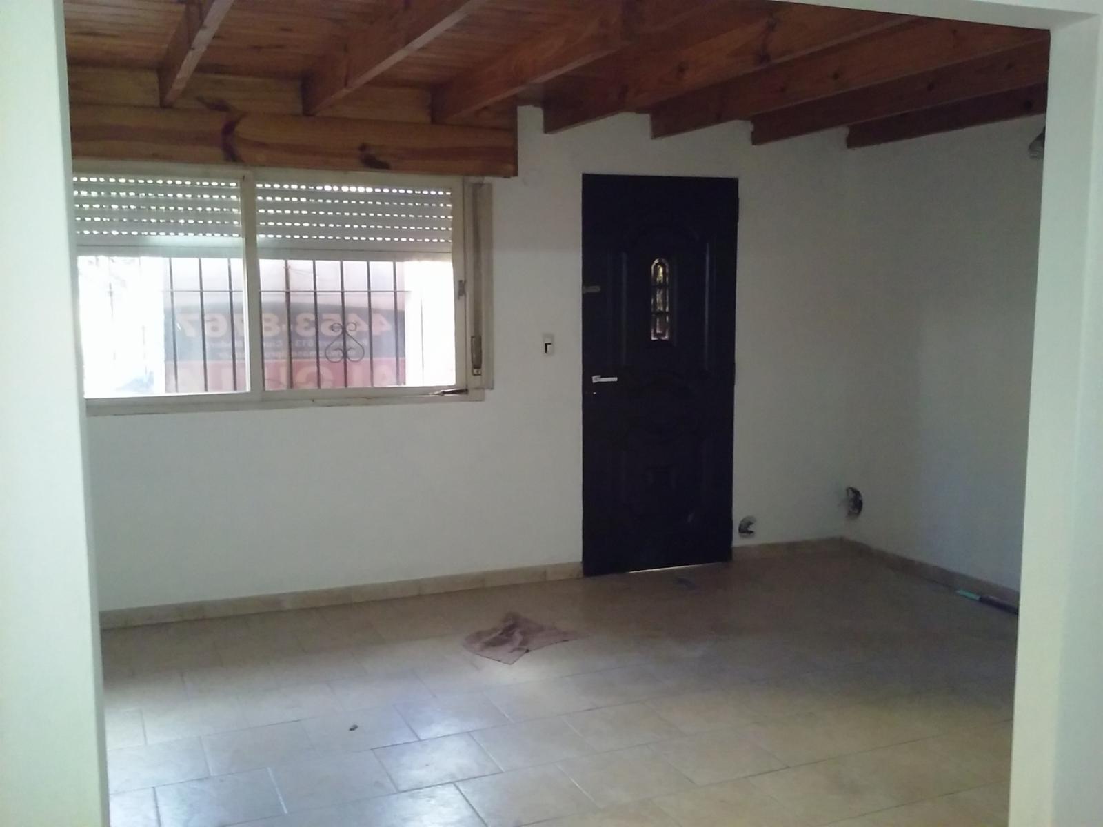 VENTA - LOMAS DEL MIRADOR - PH 5 AMBIENTES AL FRENTE - CON RENTA