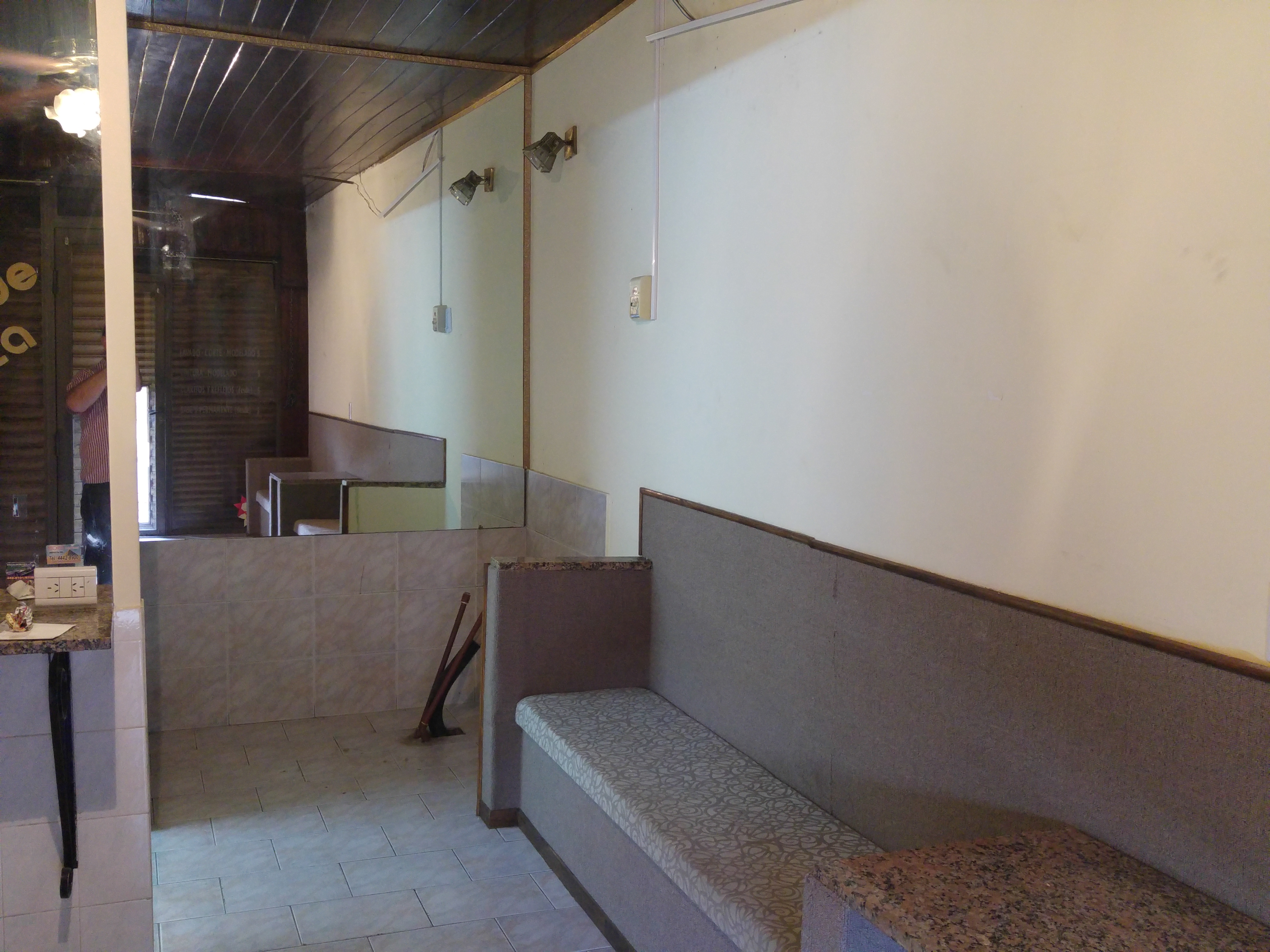 ALQUILER - TAPIALES - LOCAL COMERCIAL - EX PELUQUERÍA - 3