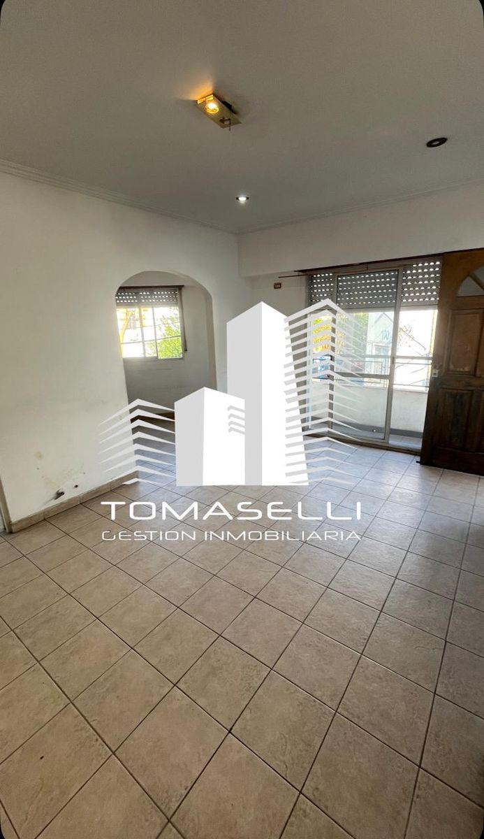 ALQUILER - VILLA MADERO - DEPARTAMENTO DE 3 AMBIENTES CON PATIO - 1°PISOPOR ESCALERA - 1