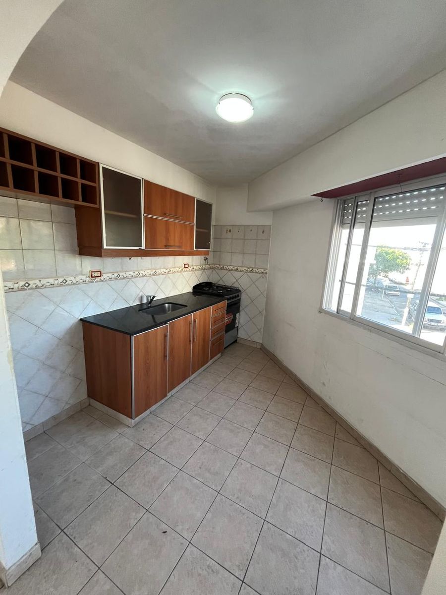 ALQUILER - VILLA MADERO - DEPARTAMENTO DE 3 AMBIENTES CON PATIO - 1°PISOPOR ESCALERA - 4