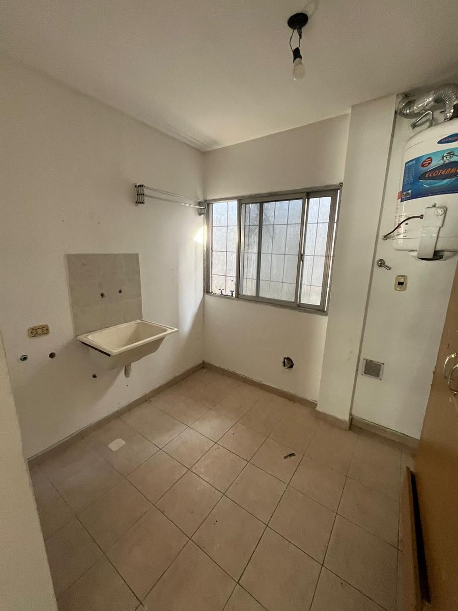 ALQUILER - VILLA MADERO - DEPARTAMENTO DE 3 AMBIENTES CON PATIO - 1°PISOPOR ESCALERA - 12