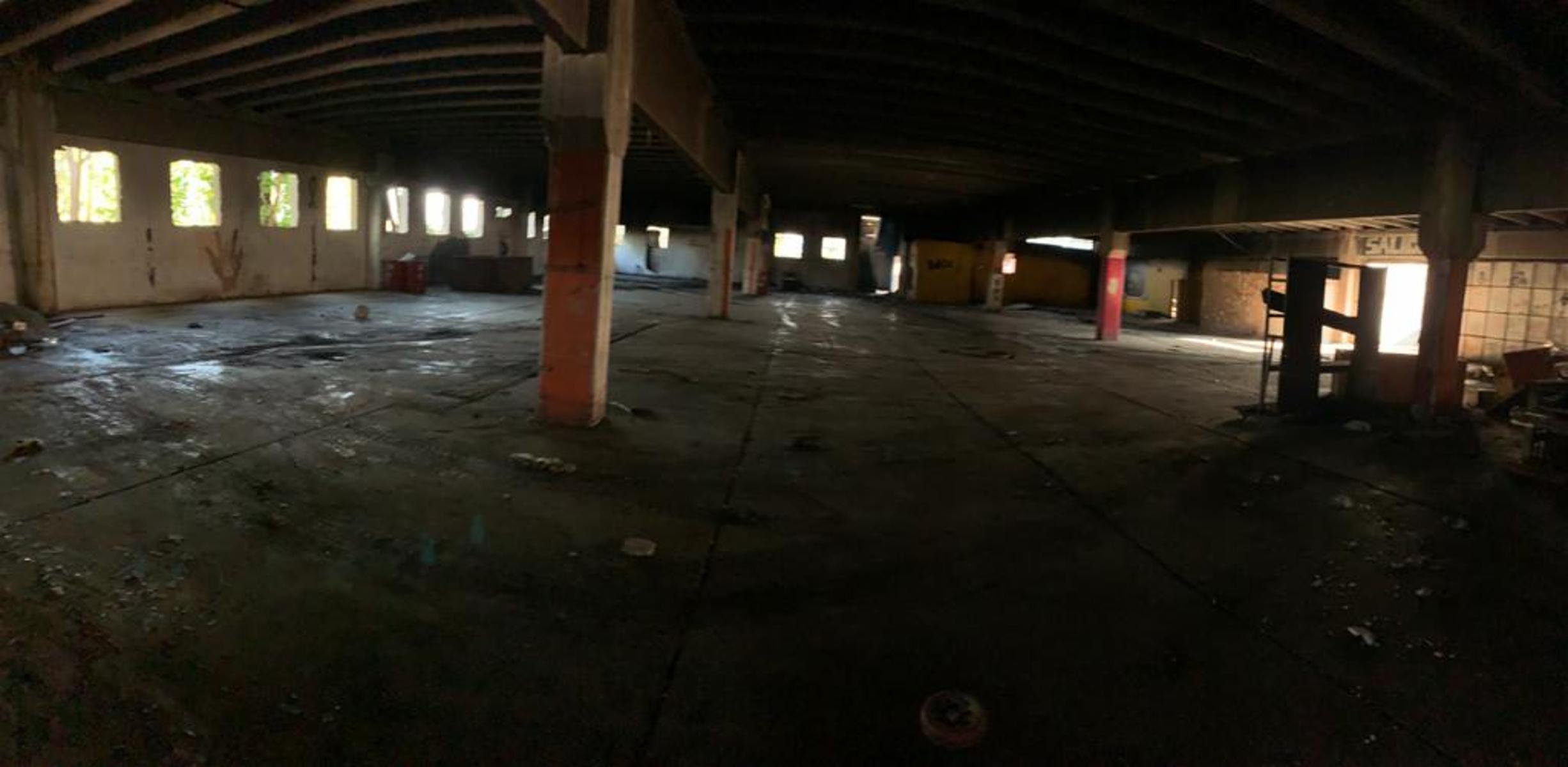 ALQUILER o VENTA - LA TABLADA - FRACCIÓN INDUSTRIAL 5000 m2 MAS GALPÓN EN DOS PLANTAS DE 2400 m2 CUBIERTOS APROXIMADAMENTE - PLAYON DE ESTACIONAMIENTO. - 1