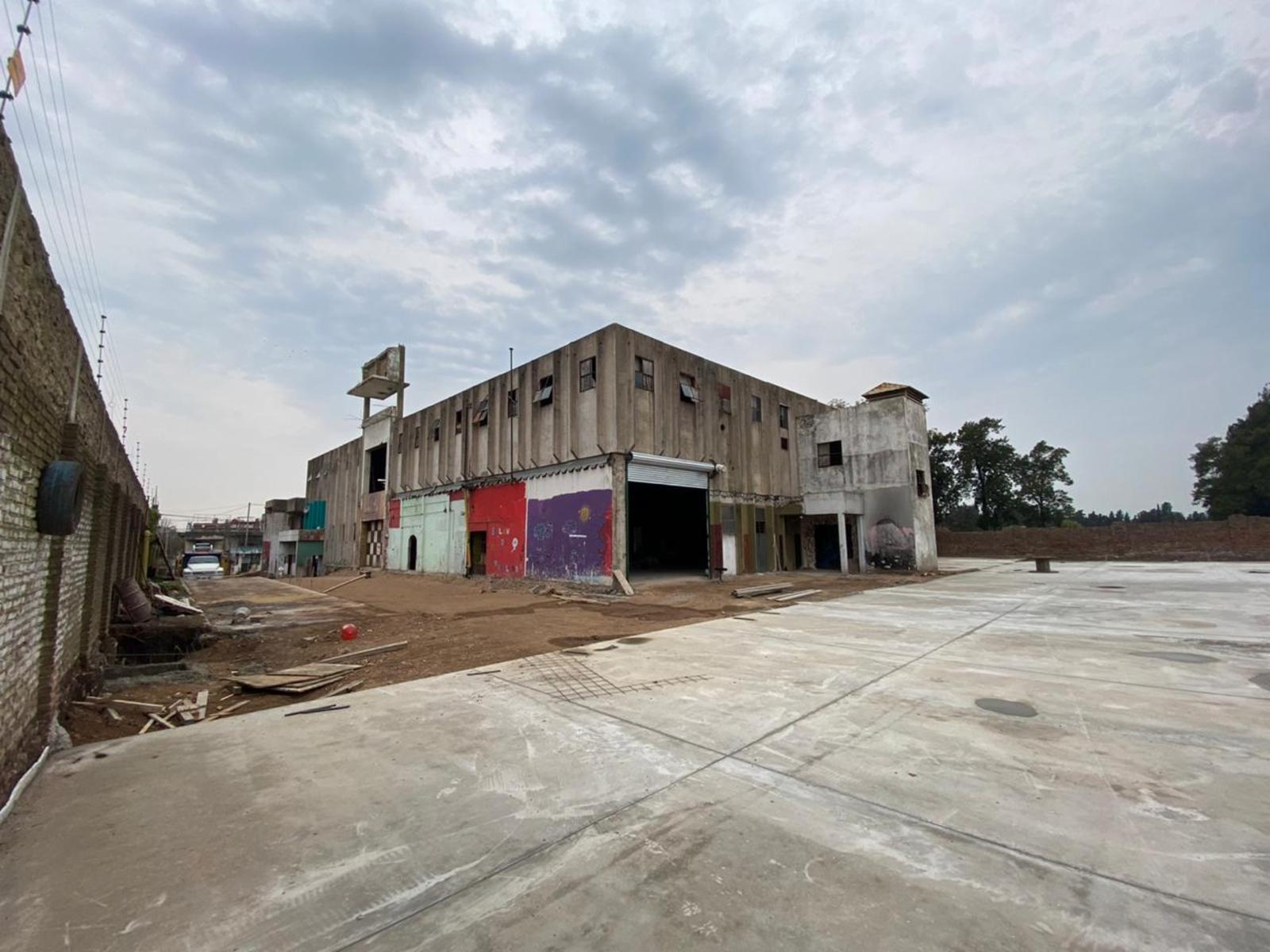 ALQUILER o VENTA - LA TABLADA - FRACCIÓN INDUSTRIAL 5000 m2 MAS GALPÓN EN DOS PLANTAS DE 2400 m2 CUBIERTOS APROXIMADAMENTE - PLAYON DE ESTACIONAMIENTO. - 6
