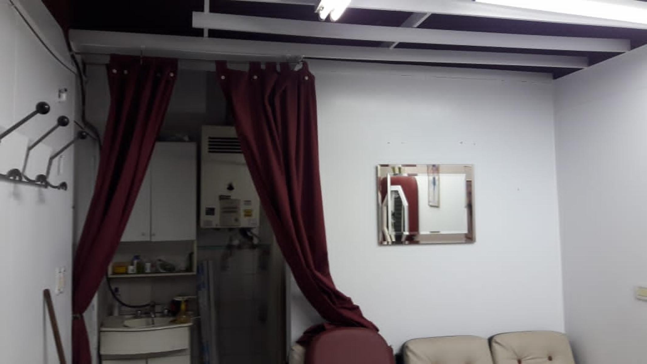 ALQUILER - VILLA MADERO - LOCAL COMERCIAL - EX PELUQUERIA - SOBRE AVENIDA CROVARA - 6