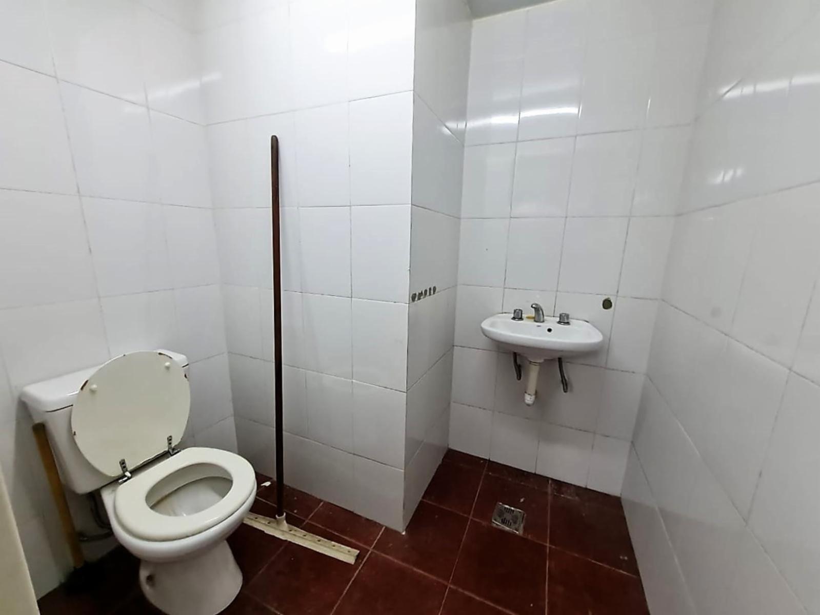 VENTA - VILLA CELINA - GALPON 8,66 X 25,00 - A METROS DE CHILAVERT, EN LA MEJOR ZONA COMERCIAL, POLO TEXTIL — foto 6
