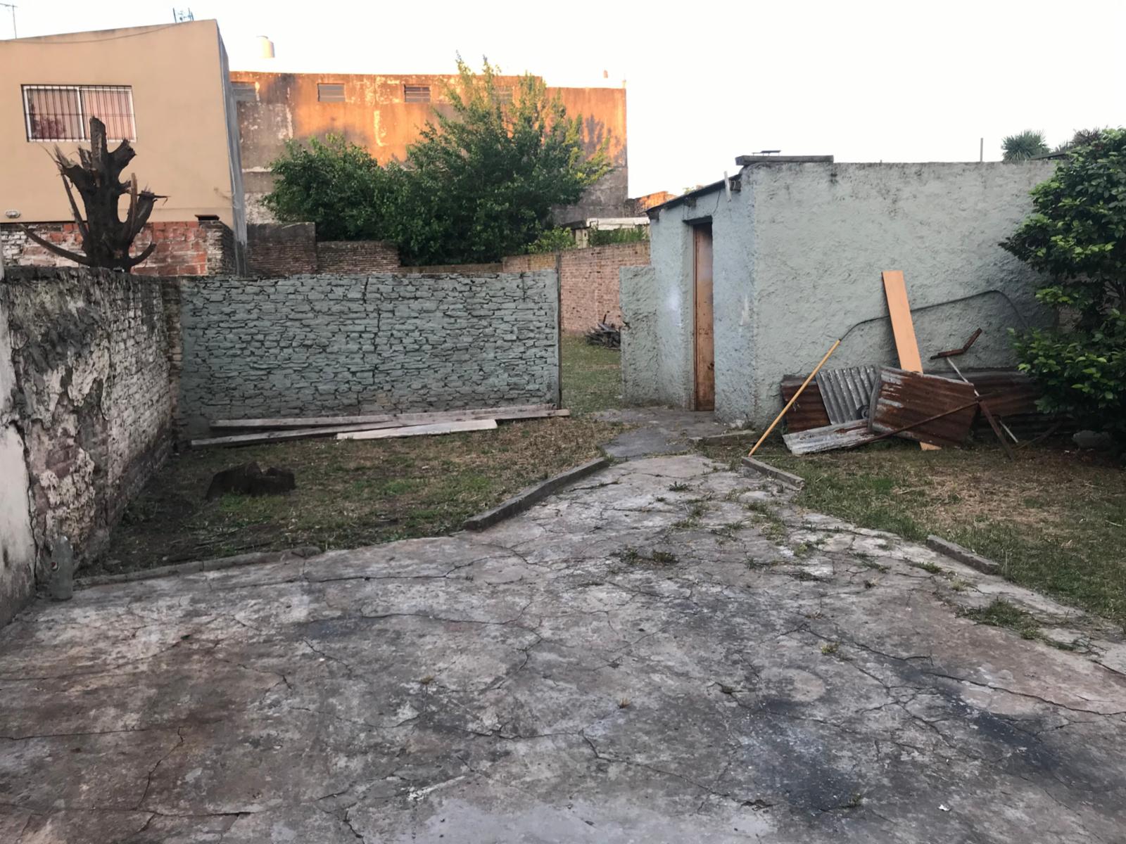 VENTA - VILLA MADERO - EXCELENTE LOTE DE 8.66 x 51.96 - CON CASA PREMOLDEADA DE 3 AMBIENTES