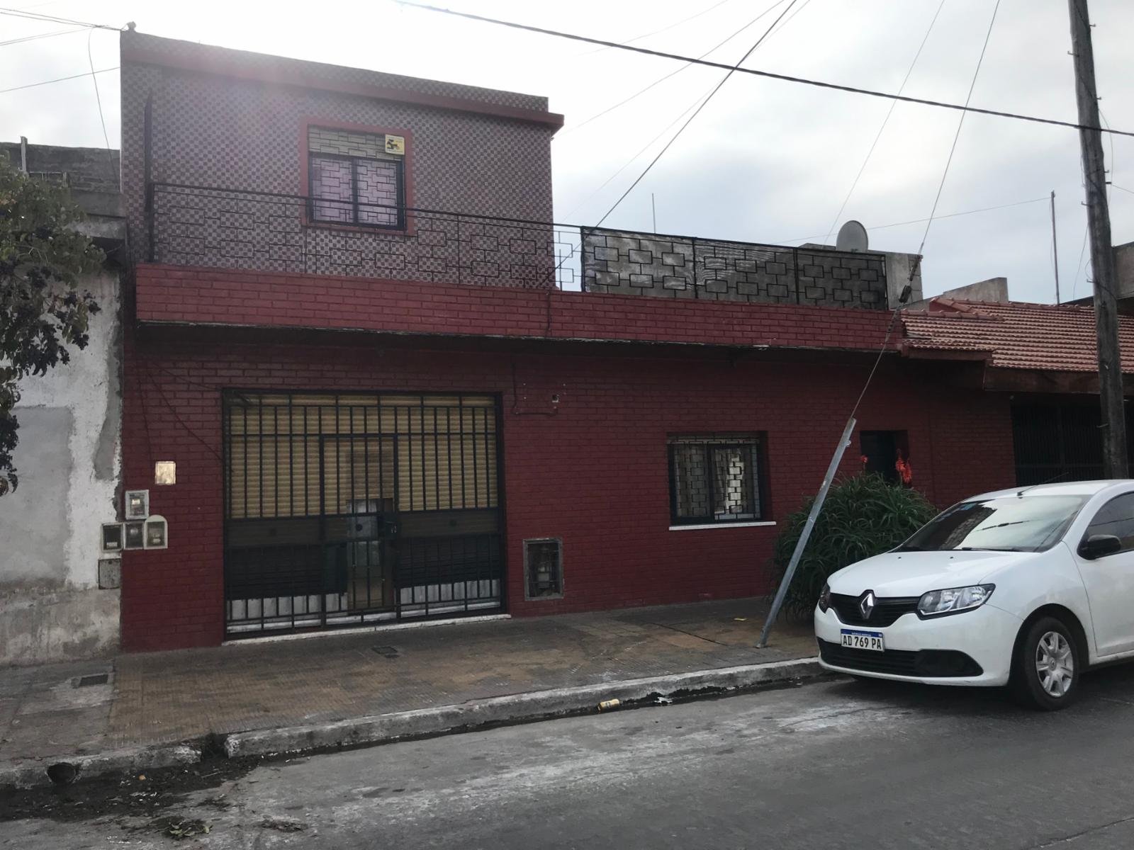 CASA - VENTA - VILLA INSUPERABLE - 2 DEPARTAMENTOS MAS LOCAL COMERCIAL - IDEAL RENTISTA