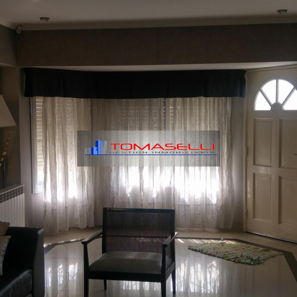 VENTA - TAPIALES - EXCELENTE CASA 7 AMBIENTES - DETALLES DE CATEGORIA - SE TOMARIA DEPTO. EN PARTE DE PAGO — foto 2