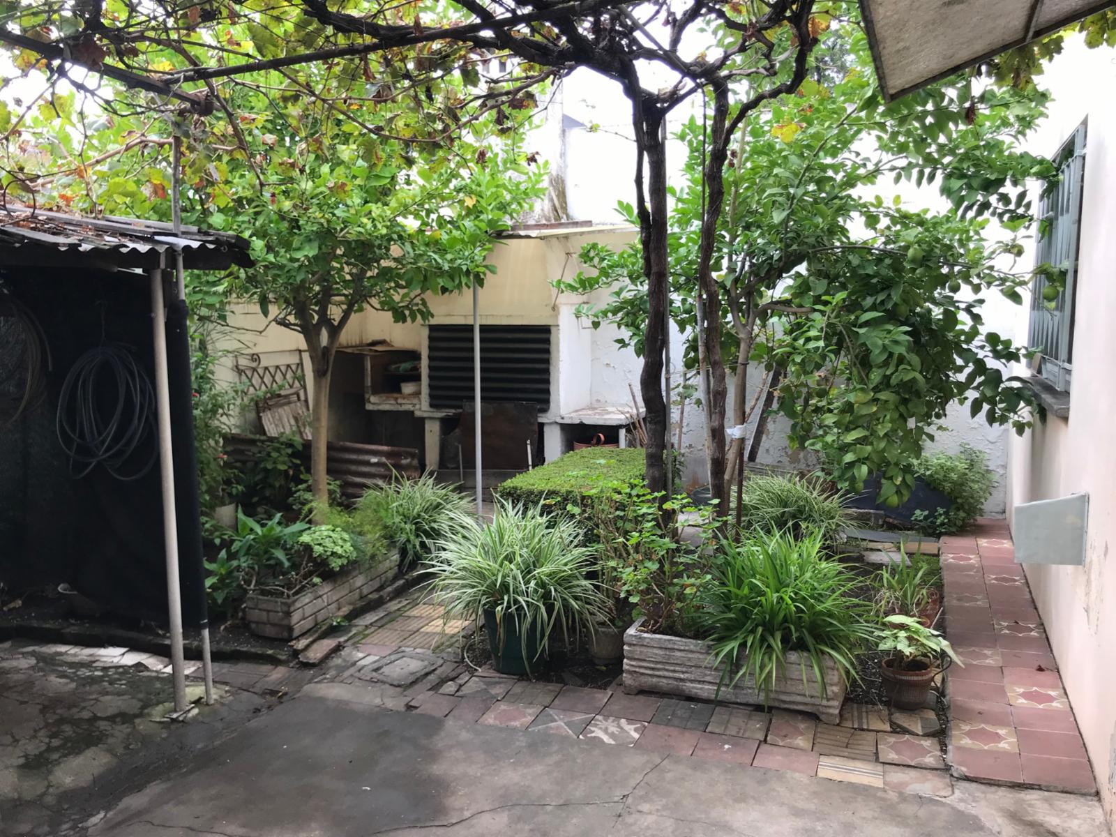 VENTA - VILLA MADERO - CASA MULTIFAMILIAR A RECICLAR