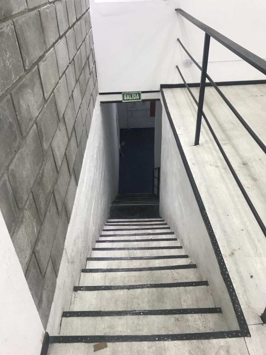 ALQUILER - LA TABLADA - GALPON 320 m2 - ZONIFICACION M.I. - 8