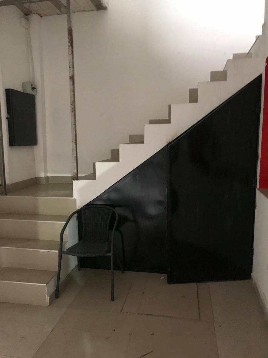 ALQUILER - EXCELENTE GALPON CON OFICNA y VESTUARIO - A METROS DE AVENIDA CROVARA - 10
