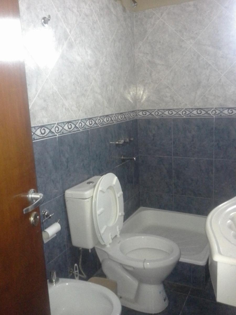 ALQUILER - RAMOS MEJIA - 1 AMBIENTE AMPLIO DIVISIBLE CON PATIO - NO PAGA EXPENSAS - 1° PISO POR ESCALERA - NO SE ACEPTAN MASCOTAS - 4