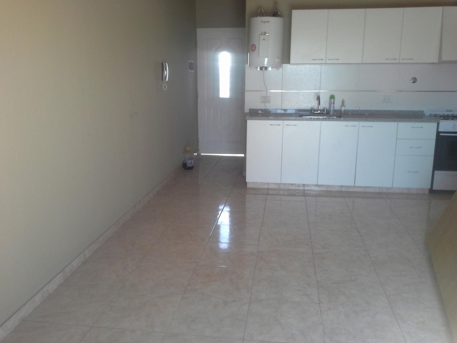 ALQUILER - RAMOS MEJIA - 1 AMBIENTE AMPLIO DIVISIBLE CON PATIO - NO PAGA EXPENSAS - 1° PISO POR ESCALERA - NO SE ACEPTAN MASCOTAS - 6