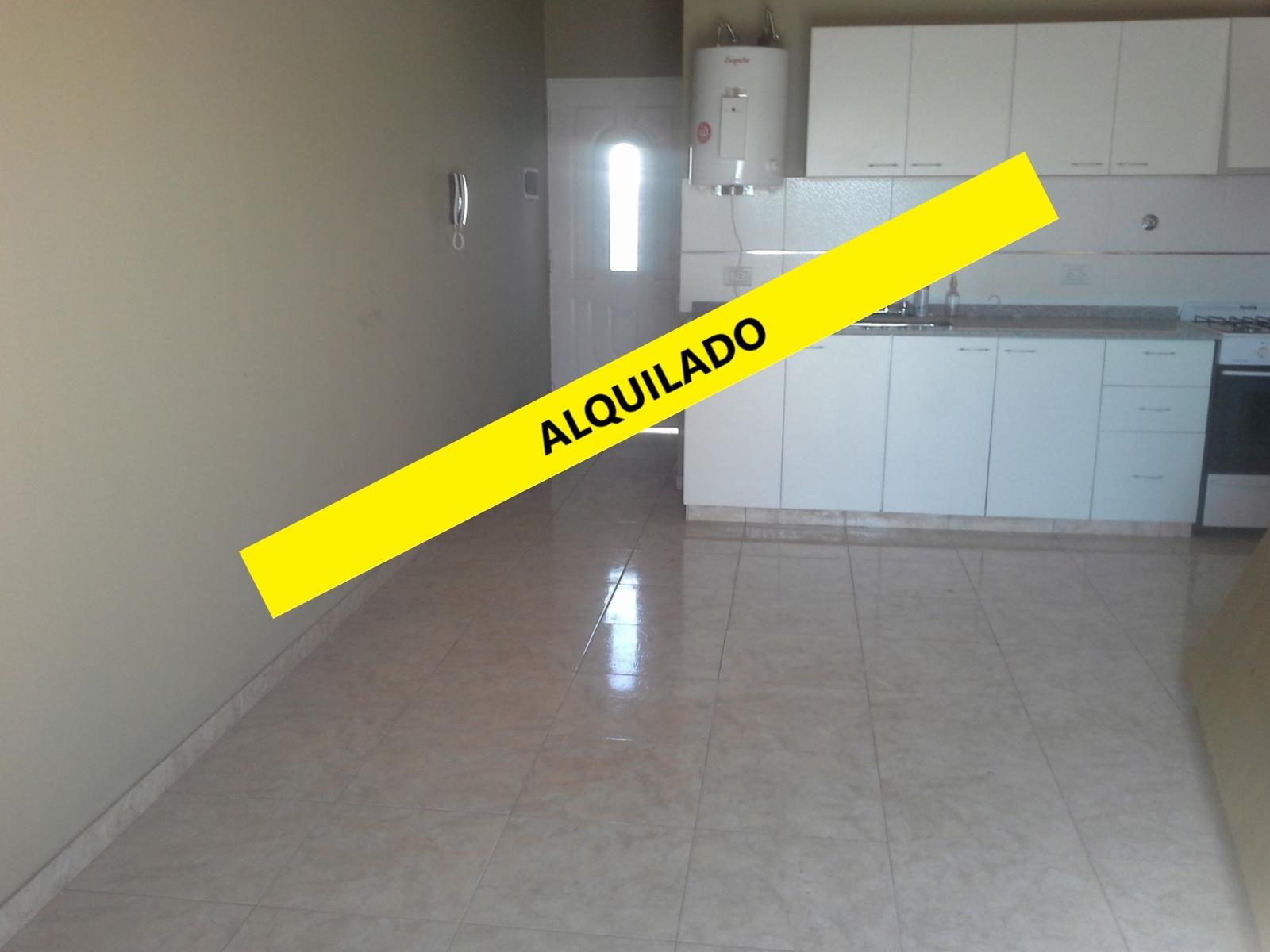 ALQUILER - RAMOS MEJIA - 1 AMBIENTE AMPLIO DIVISIBLE CON PATIO - NO PAGA EXPENSAS - 1° PISO POR ESCALERA - NO SE ACEPTAN MASCOTAS - 8