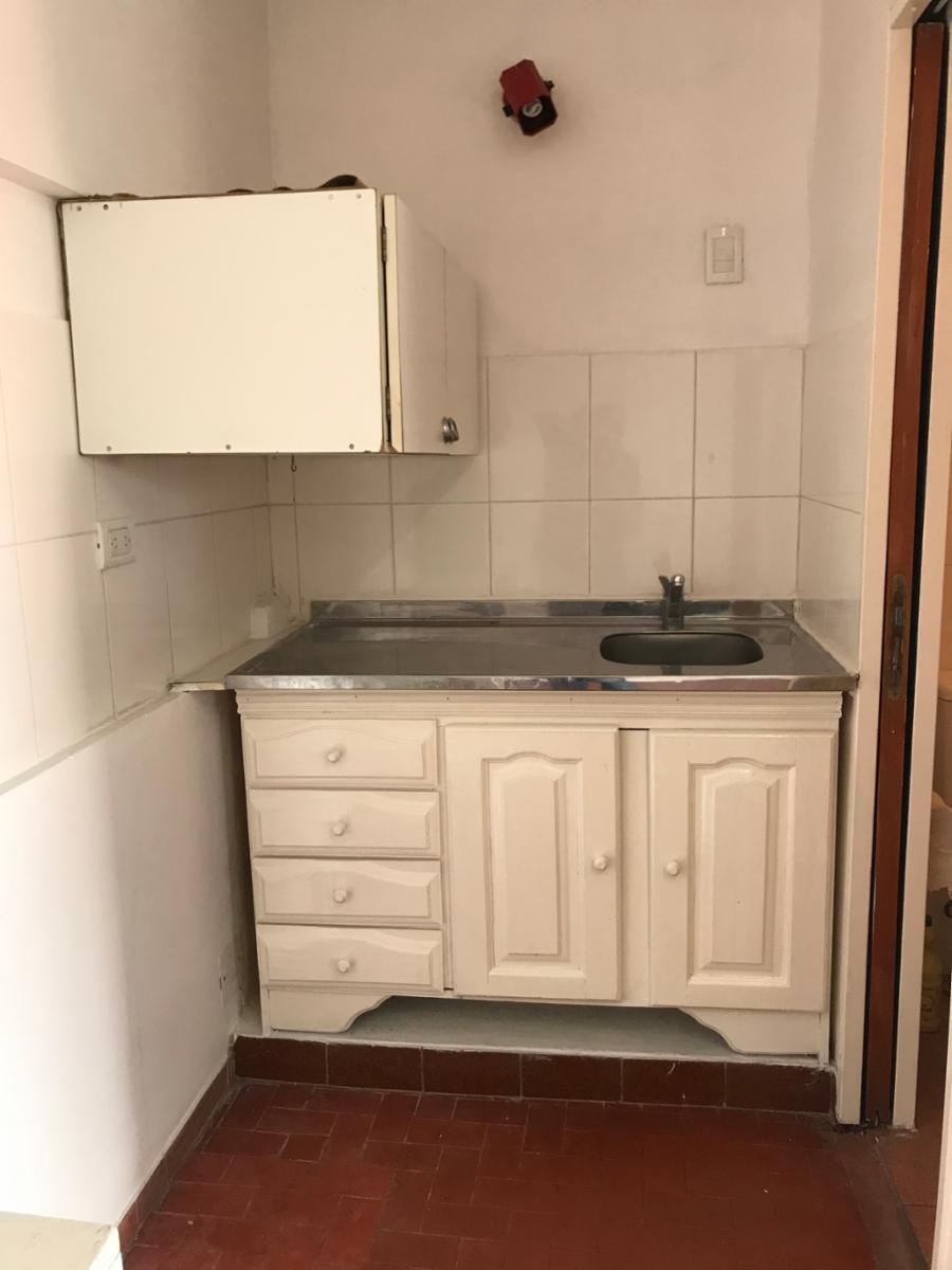 ALQUILER - DEPARTAMENTO 1 AMBIENTE CON PATIO - 2 PISO POR ESCALERA - SIN EXPENSAS - SOBRE AVDA. CROVARA - 5