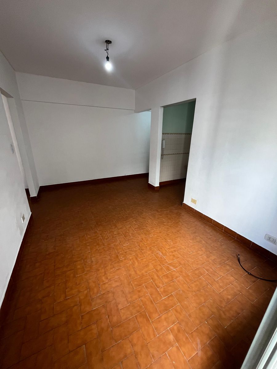 ALQUILER - APTO PROFESIONAL - DEPARTAMENTO 2 AMBIENTES CON BALCON y LAVADERO - 3