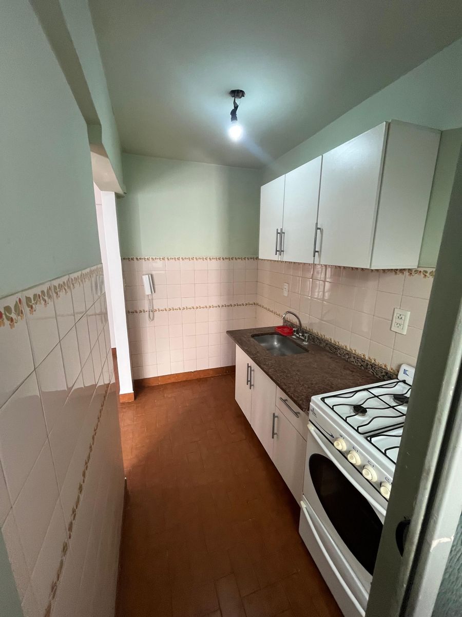 ALQUILER - APTO PROFESIONAL - DEPARTAMENTO 2 AMBIENTES CON BALCON y LAVADERO - 7