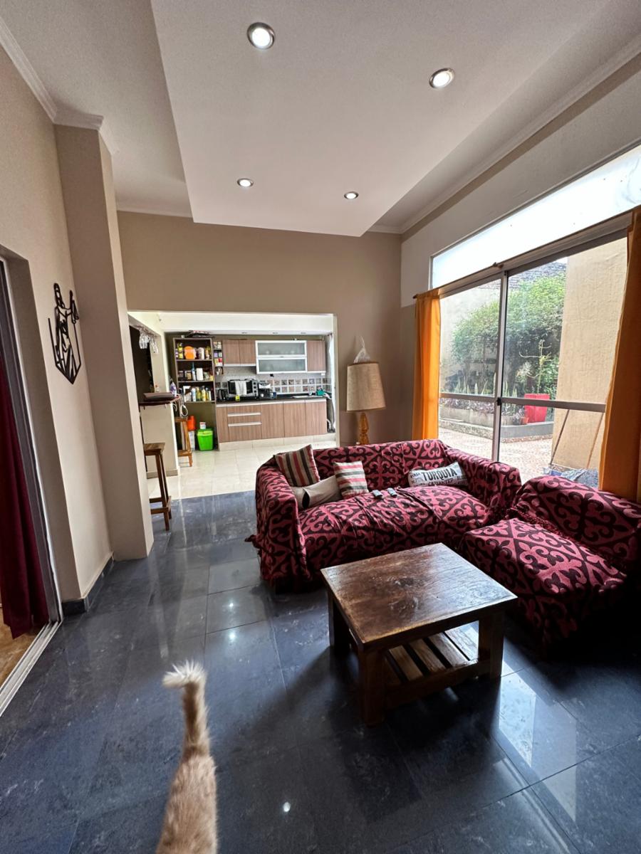 VENTA - TAPIALES - LINDO PH CON PATIO QUINCHO y GARAJE
