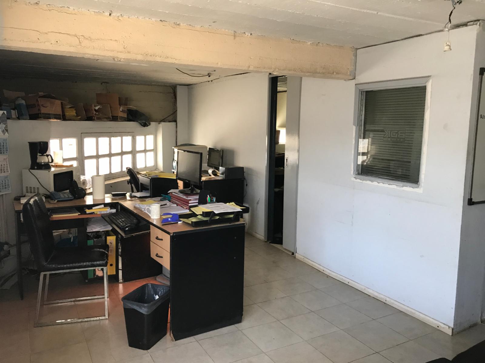 ALQUILER - GALPON 480 m2 Aprox. - CON MONTACARGAS - EN DOS PLANTAS - 1