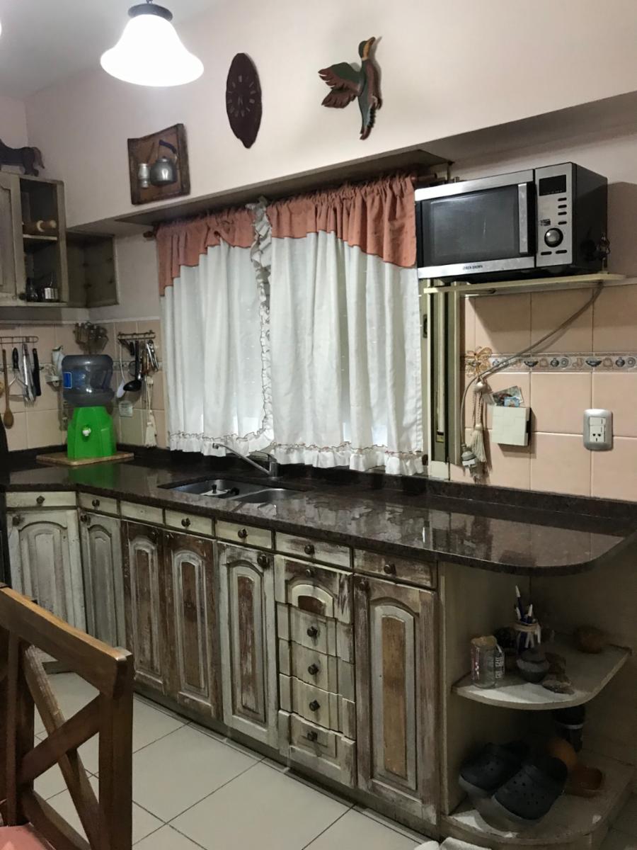 VENTA - TAPIALES - EXCELENTE DUPLEX 4 AMBIENTES CON GARAJE AL FRENTE — foto 2
