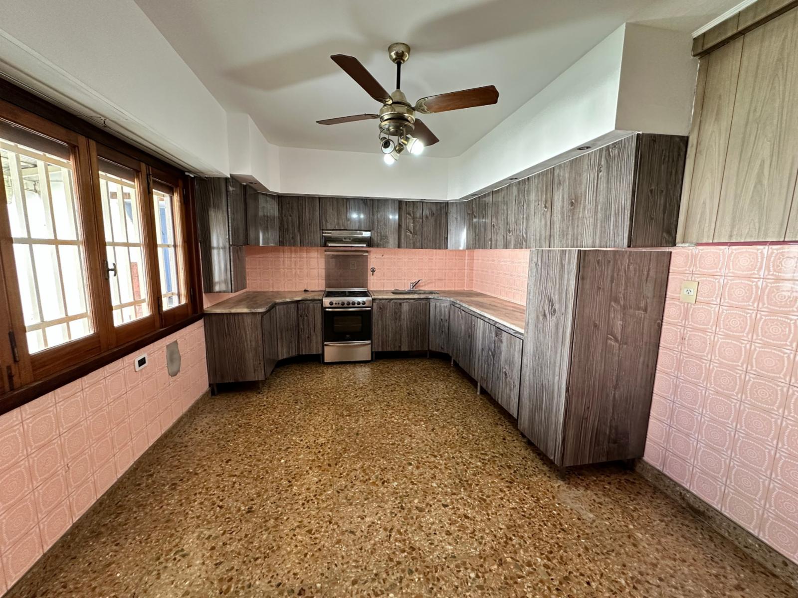 VENTA - CASA CON GALPON o LOCAL COMERCIAL - VILLA MADERO