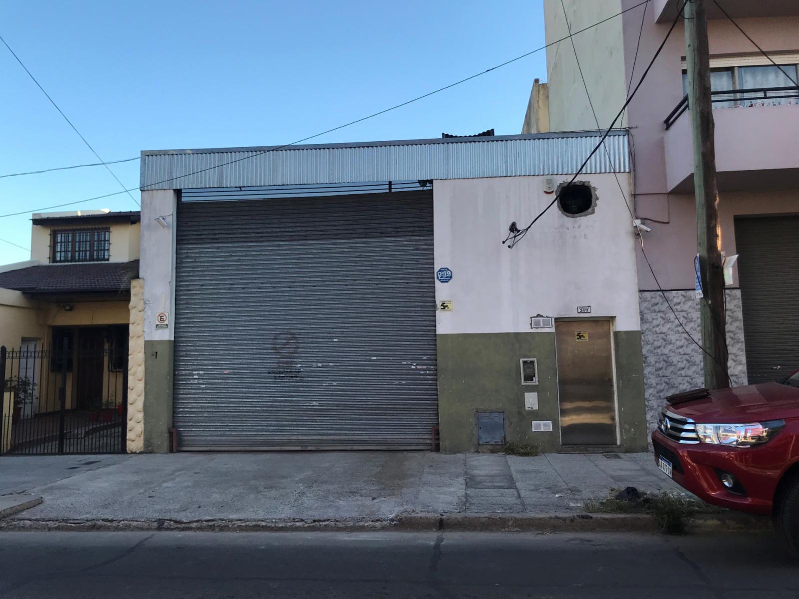 VENTA - VILLA CELINA - GALPON 8,66 X 25,00 - A METROS DE CHILAVERT, EN LA MEJOR ZONA COMERCIAL, POLO TEXTIL
