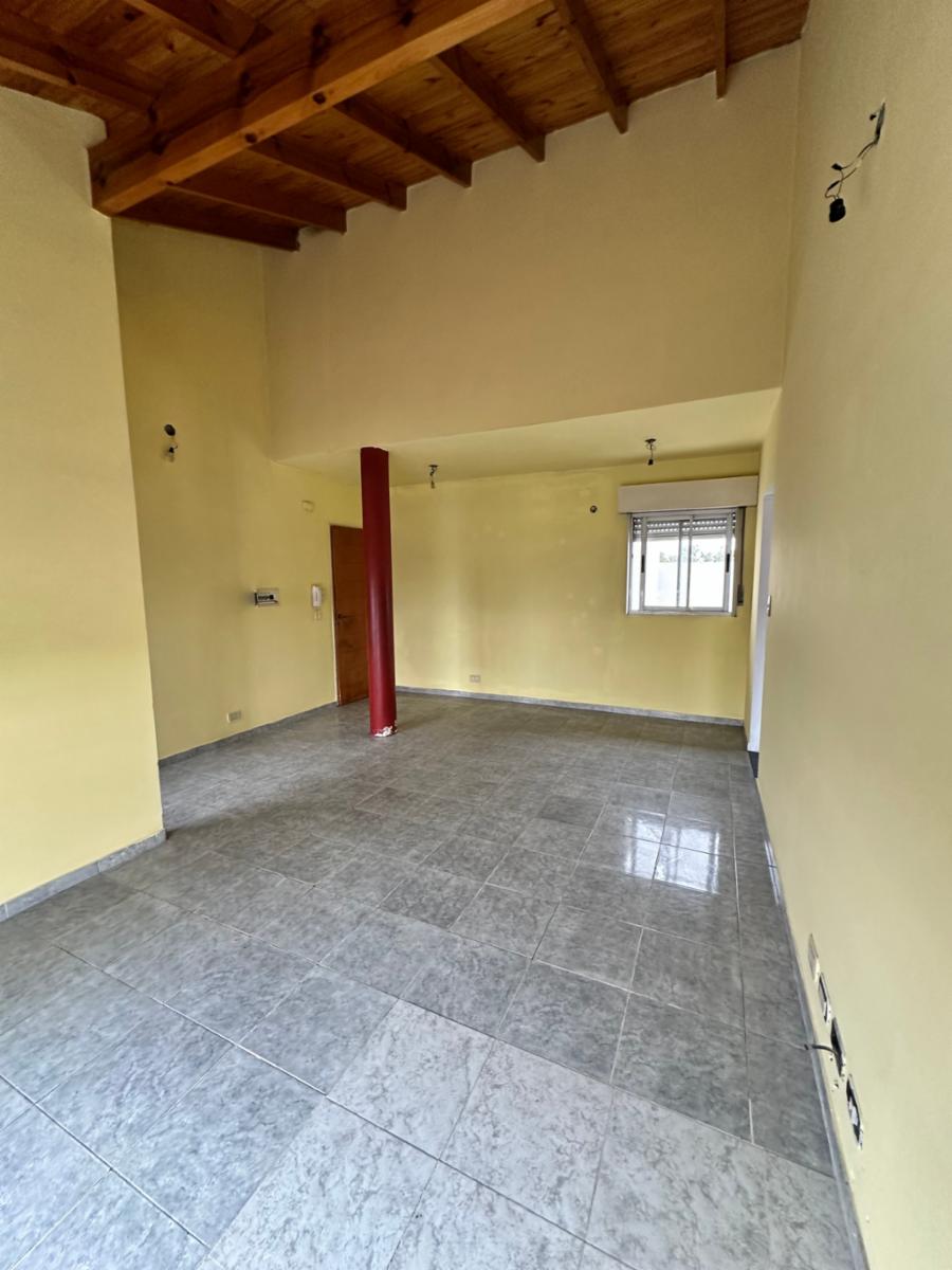 ALQUILER - DEPARTAMENTO 2 AMBIENTES - AL FRENTE CON BALCÓN Y PATIO - 12