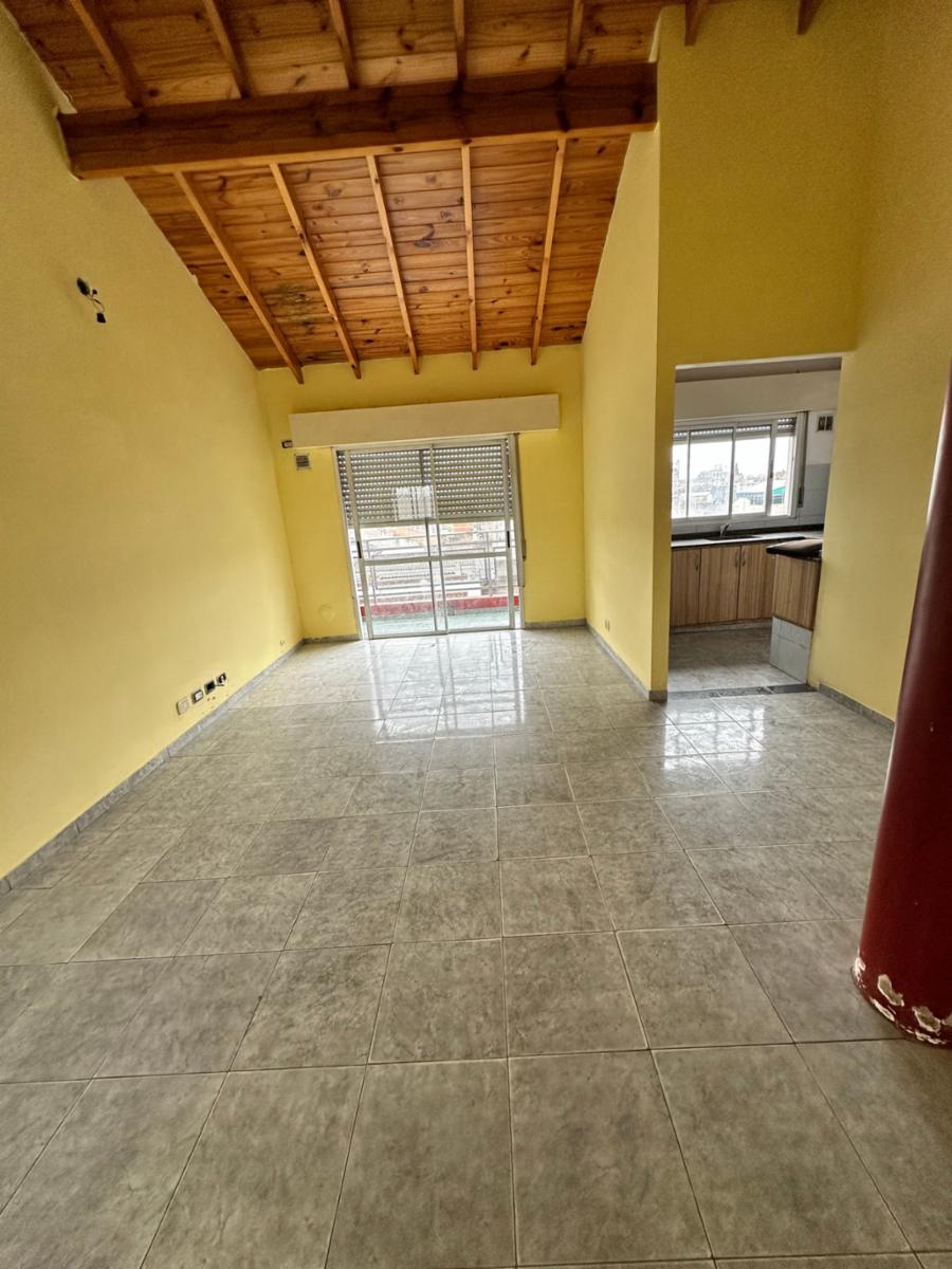 ALQUILER - DEPARTAMENTO 2 AMBIENTES - AL FRENTE CON BALCÓN Y PATIO - 13